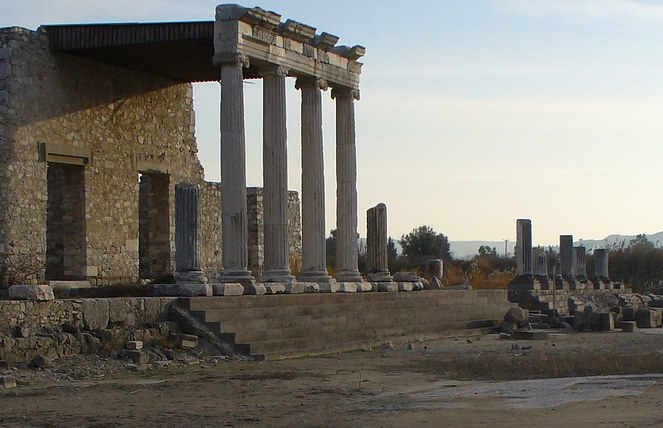 Teatro romano de Mileto con sus gradas bien conservadas